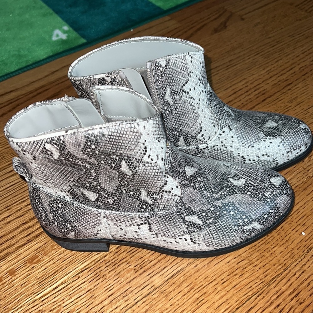 🖤Cat & Jack Snakeskin Booties Size 4 - Picture 7 of 7